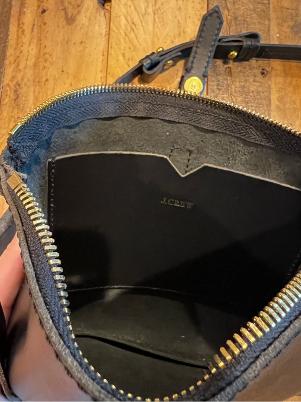 J.Crew Black Leather Crossbody Bag Minimalist Gold Hardware EUC - Picture 4 of 7